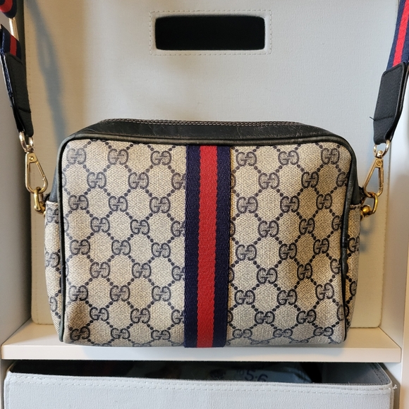 Gucci 80s Monogram GG Camera Bag w/Web Detail - vintage - Picture 2 of 14